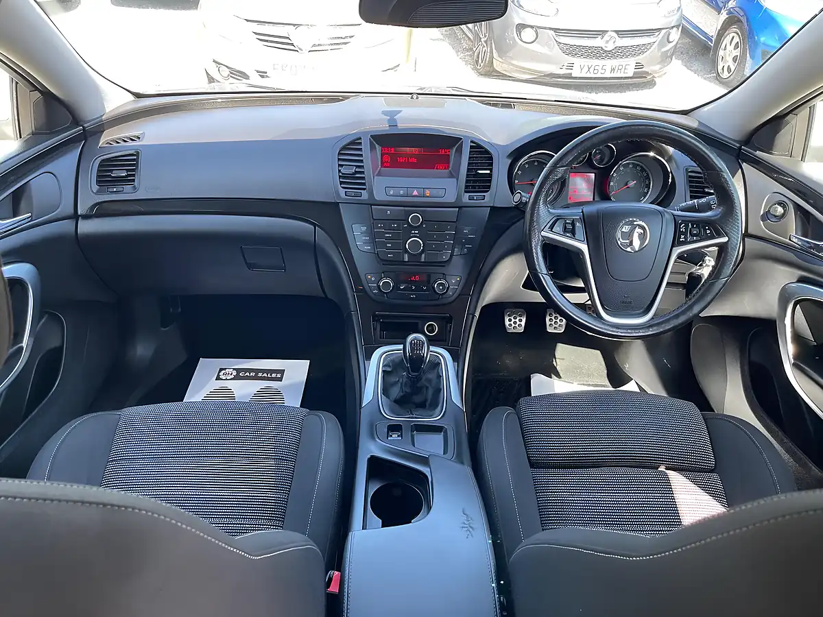 Used 2013 Vauxhall Insignia Sri White - Interior and Exterior details 4