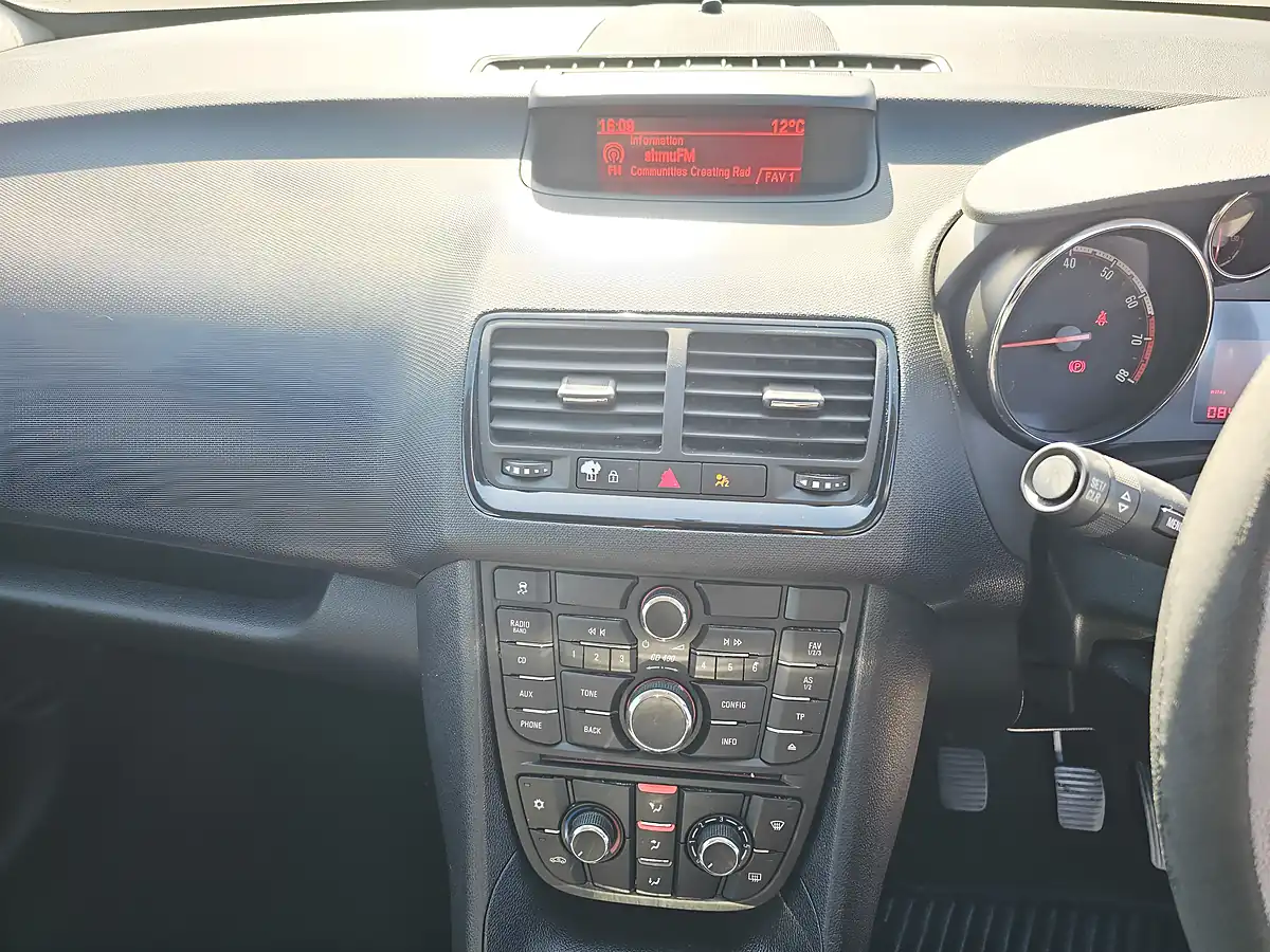 Used 2013 Vauxhall Meriva Active Limited Edition White - Interior and Exterior details 10