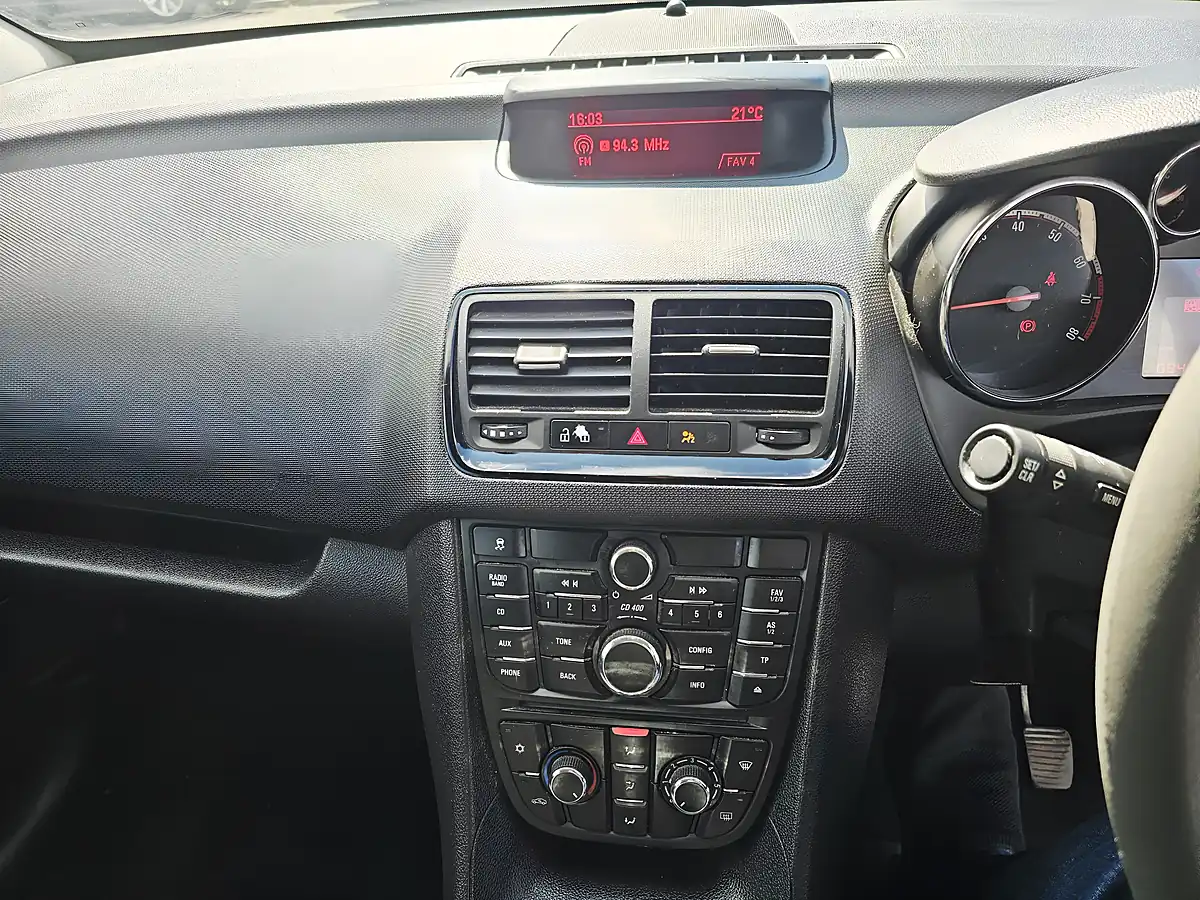 Used 2013 Vauxhall Meriva Exclusiv Blue - Interior and Exterior details 11