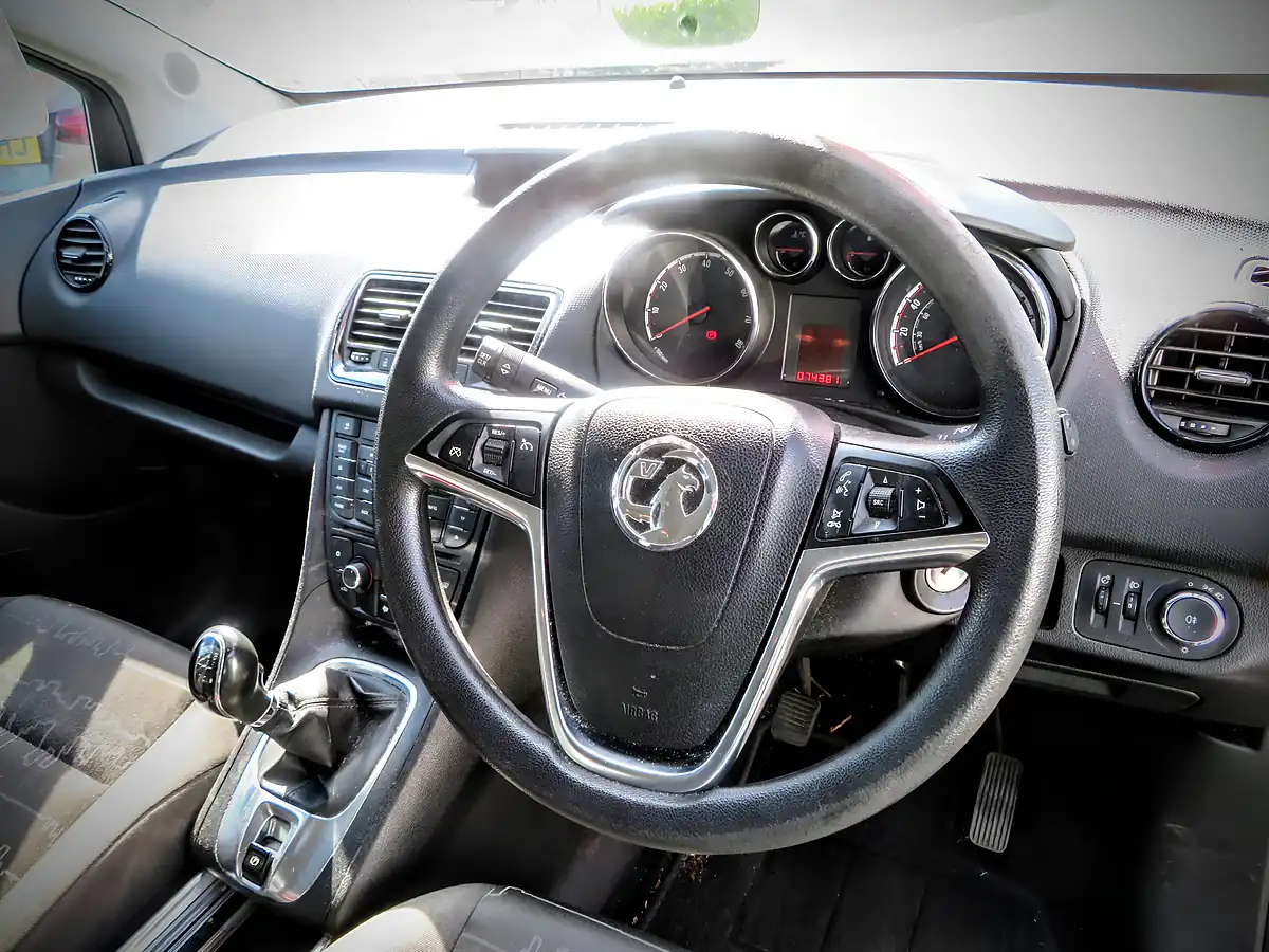 Used 2013 Vauxhall Meriva Exclusiv Metallic Silver - Interior and Exterior details 12