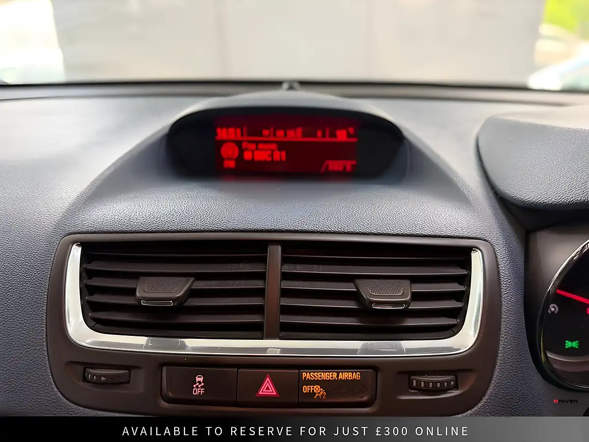 Used 2013 Vauxhall Mokka Exclusiv Black - Interior and Exterior details 16