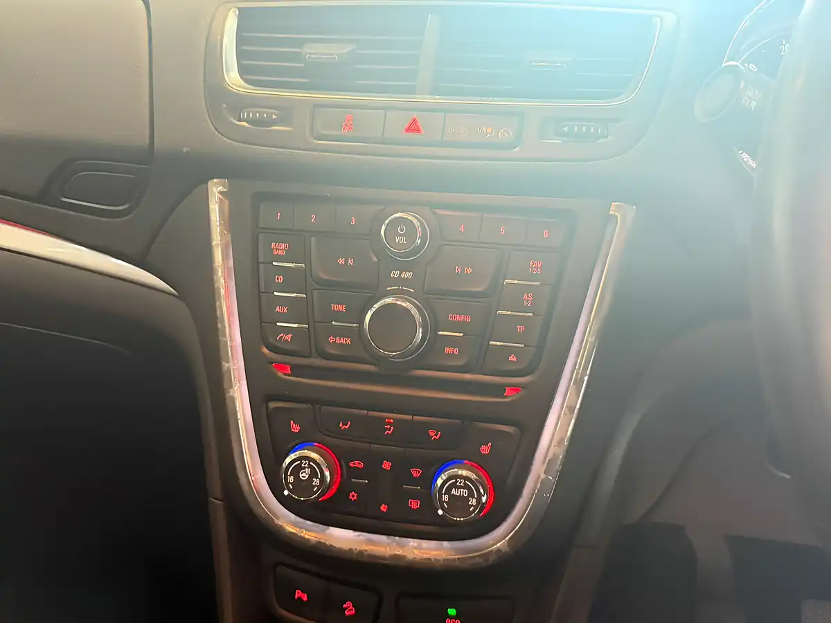 Used 2013 Vauxhall Mokka Exclusiv Blue - Interior and Exterior details 15
