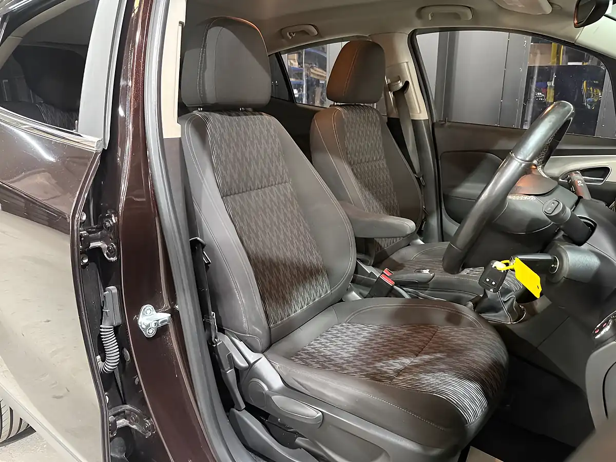 Used 2013 Vauxhall Mokka Exclusiv Brown - Interior and Exterior details 11