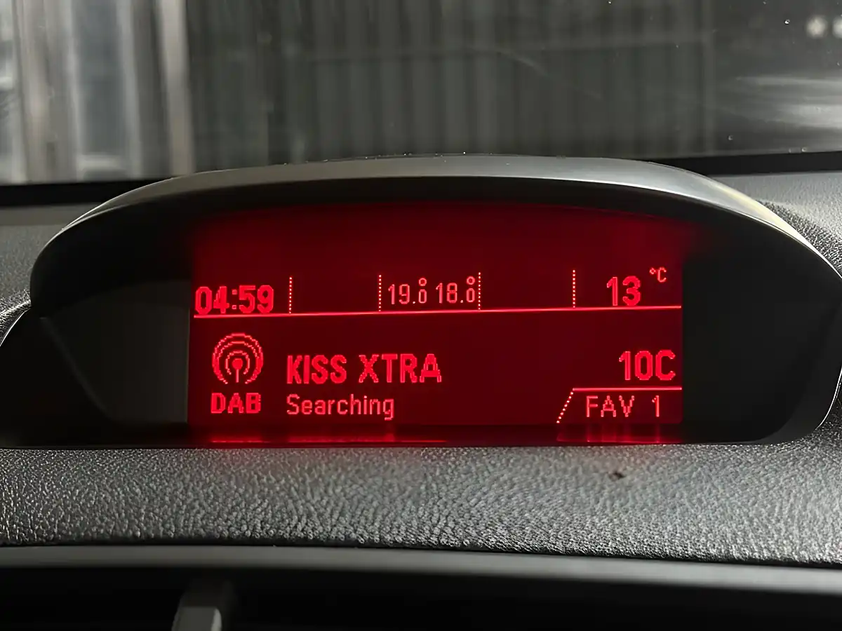Used 2013 Vauxhall Mokka Exclusiv Brown - Interior and Exterior details 12