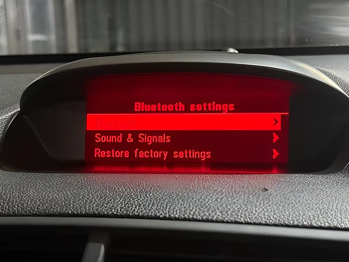 Used 2013 Vauxhall Mokka Exclusiv Brown - Interior and Exterior details 13