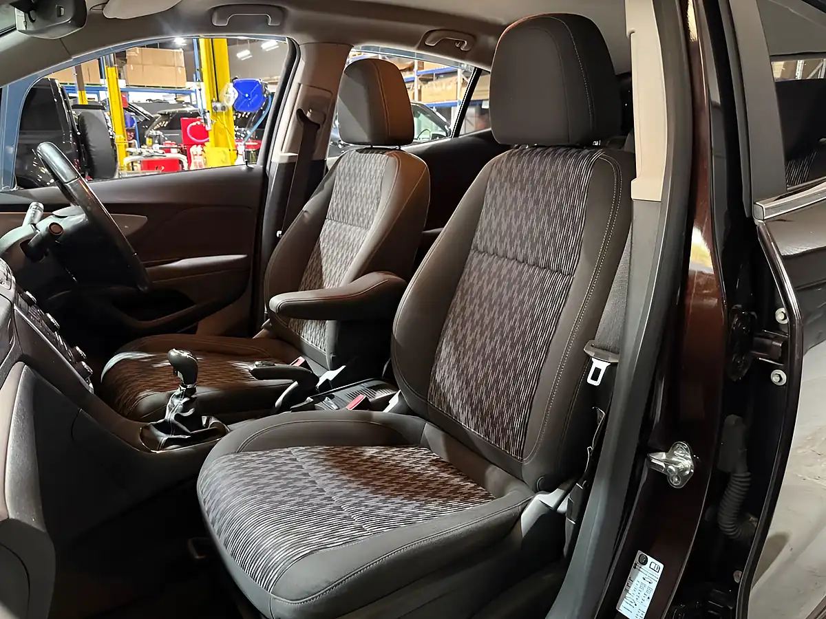Used 2013 Vauxhall Mokka Exclusiv Brown - Interior and Exterior details 16