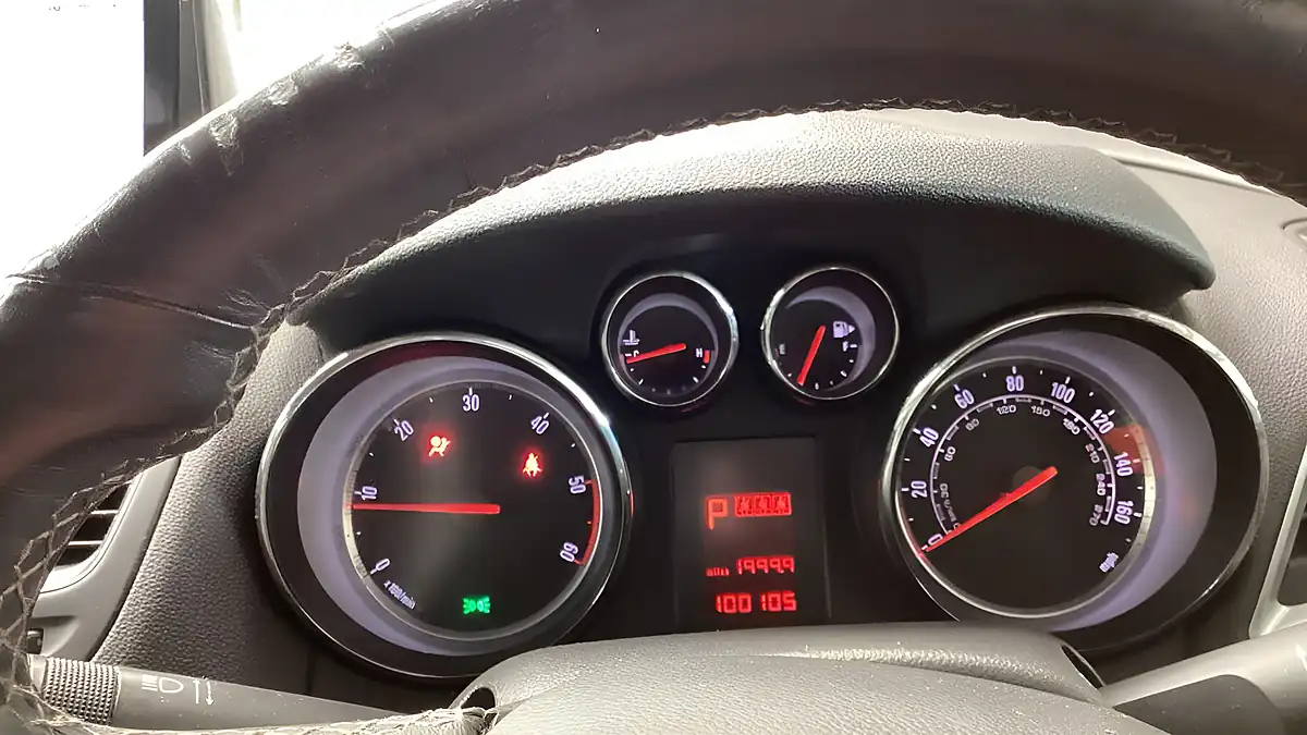 Used 2013 Vauxhall Mokka Exclusiv Silver - Interior and Exterior details 8