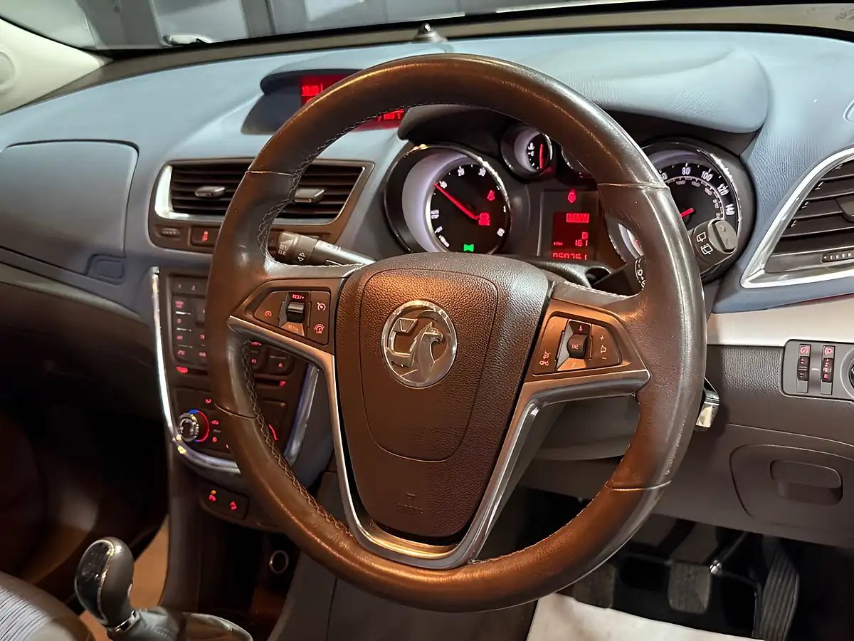 Used 2013 Vauxhall Mokka Exclusiv White - Interior and Exterior details 9