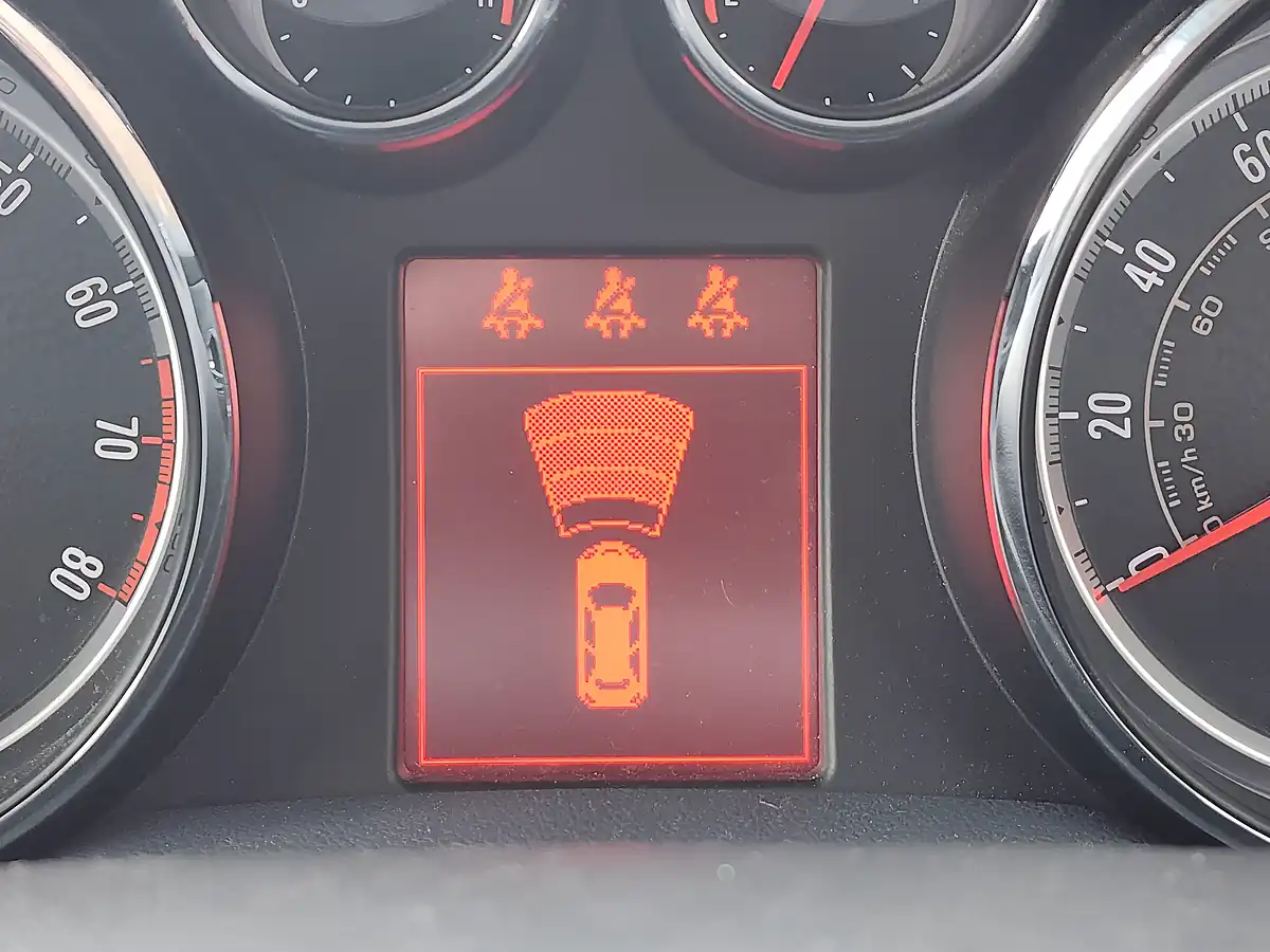 Used 2013 Vauxhall Mokka Se White - Interior and Exterior details 10