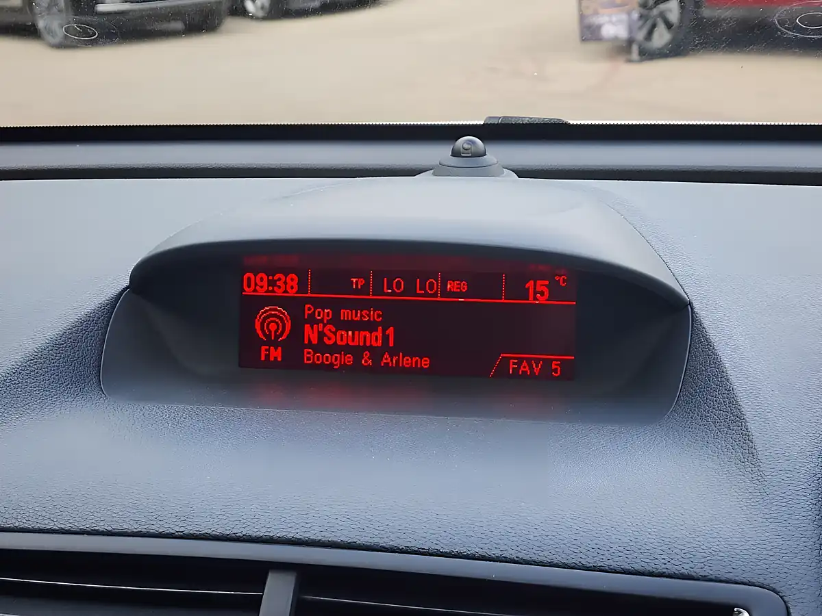 Used 2013 Vauxhall Mokka Se White - Interior and Exterior details 11