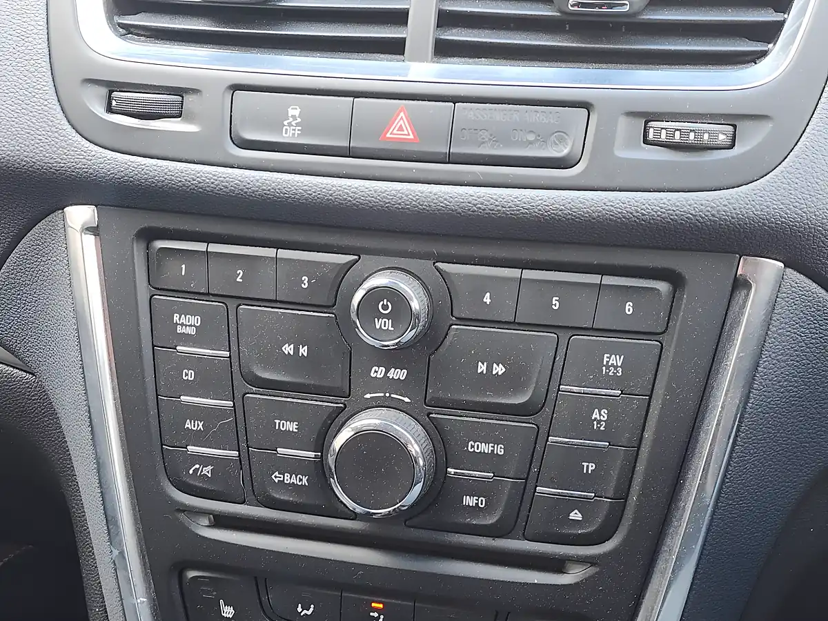 Used 2013 Vauxhall Mokka Se White - Interior and Exterior details 12