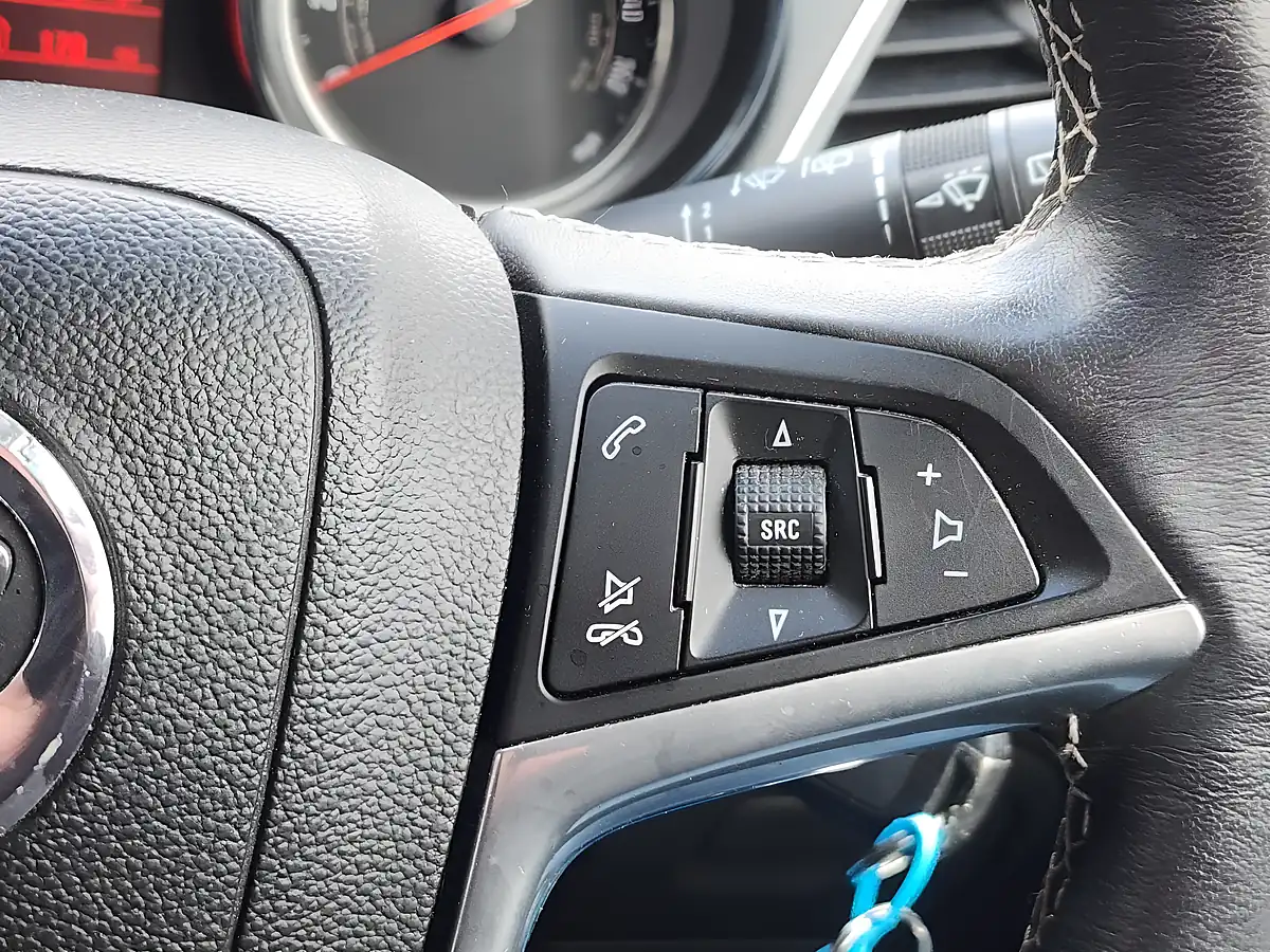 Used 2013 Vauxhall Mokka Se White - Interior and Exterior details 16