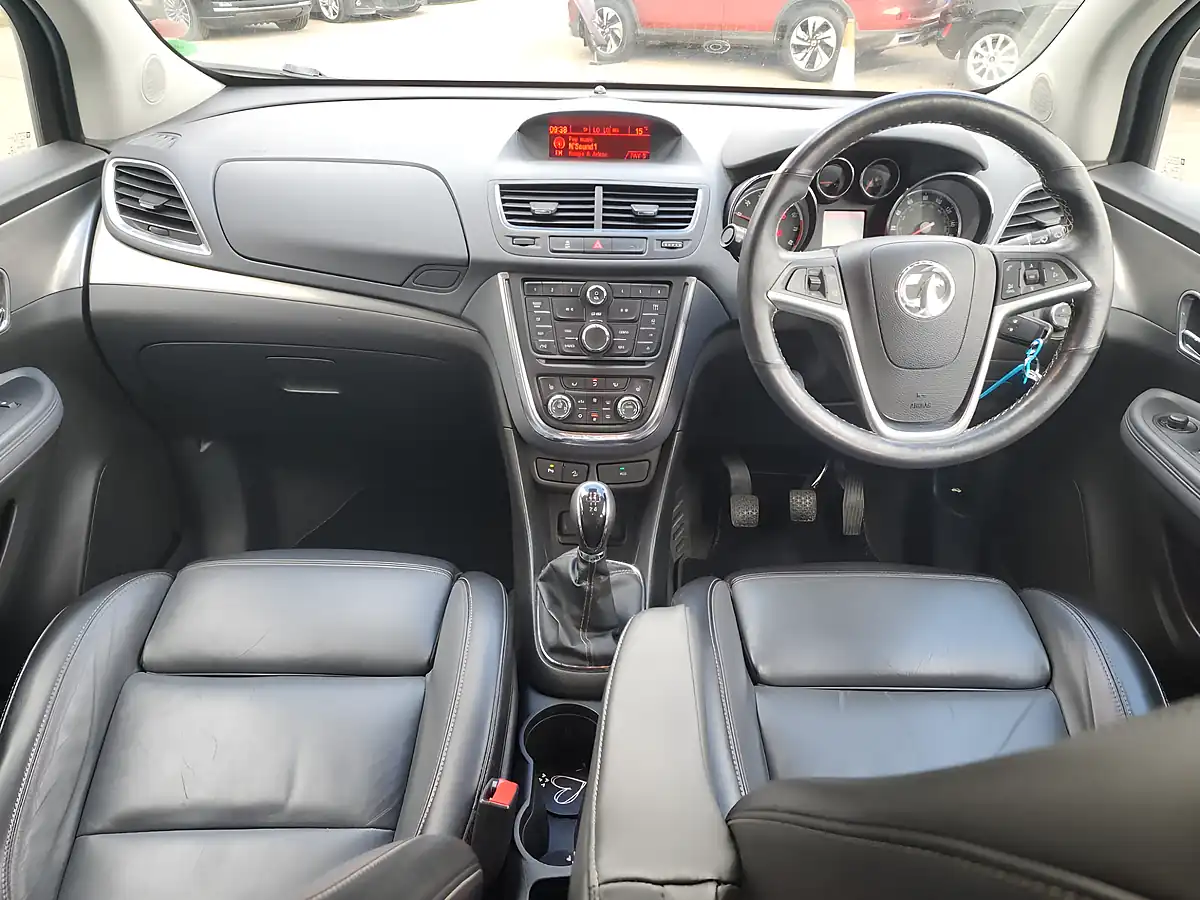 Used 2013 Vauxhall Mokka Se White - Interior and Exterior details 7
