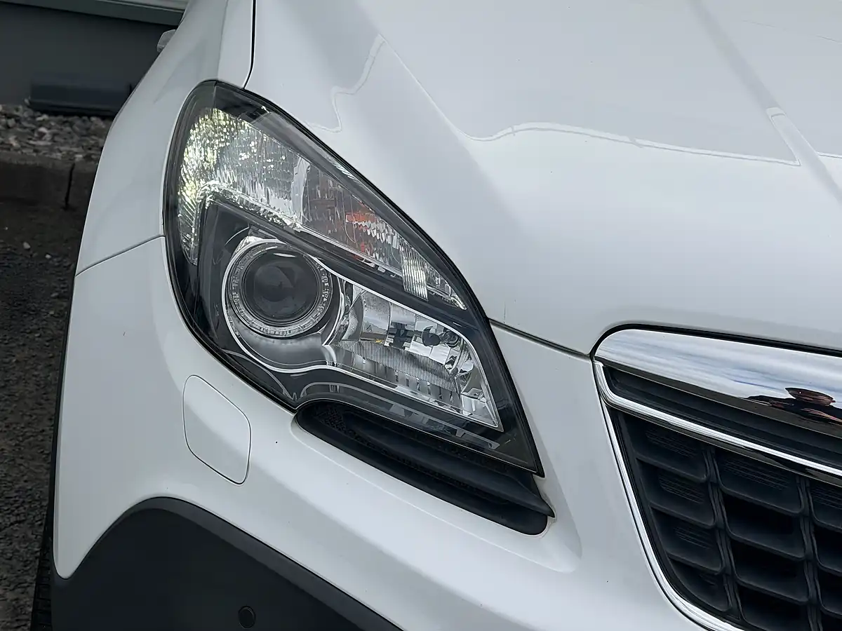 Used 2013 Vauxhall Mokka Se White - Interior and Exterior details 5