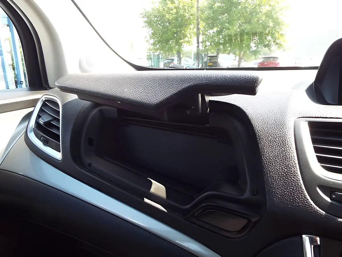 Used 2013 Vauxhall Mokka Tech Line White - Interior and Exterior details 20