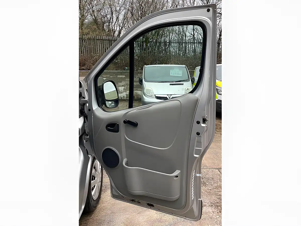 Used 2013 Vauxhall Vivaro Panel Van L1 Silver - Interior and Exterior details 14