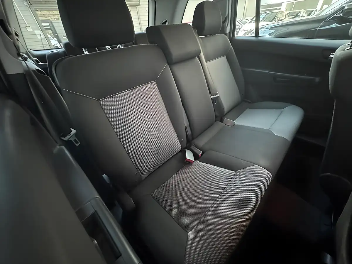 Used 2013 Vauxhall Zafira Design Asteroid Grey - Interior and Exterior details 10