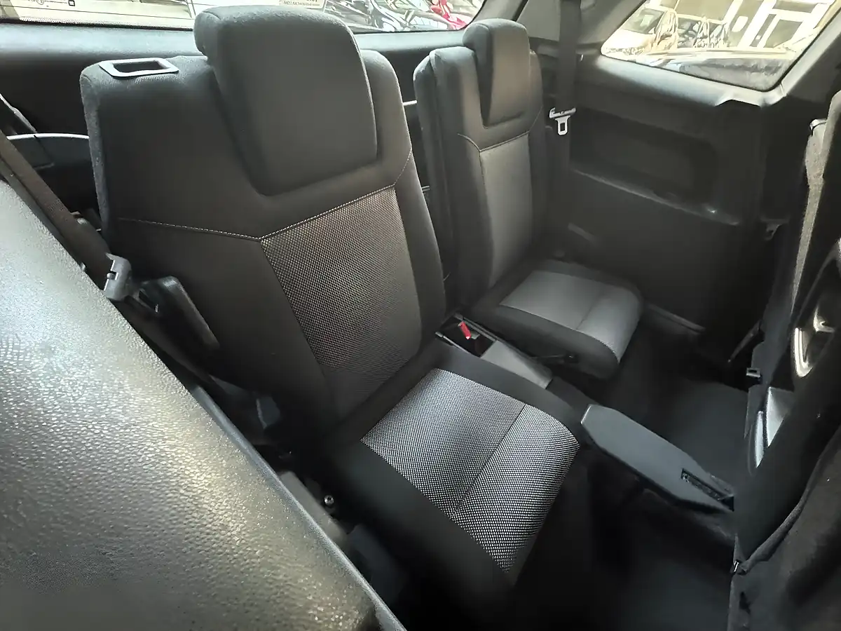 Used 2013 Vauxhall Zafira Design Asteroid Grey - Interior and Exterior details 11