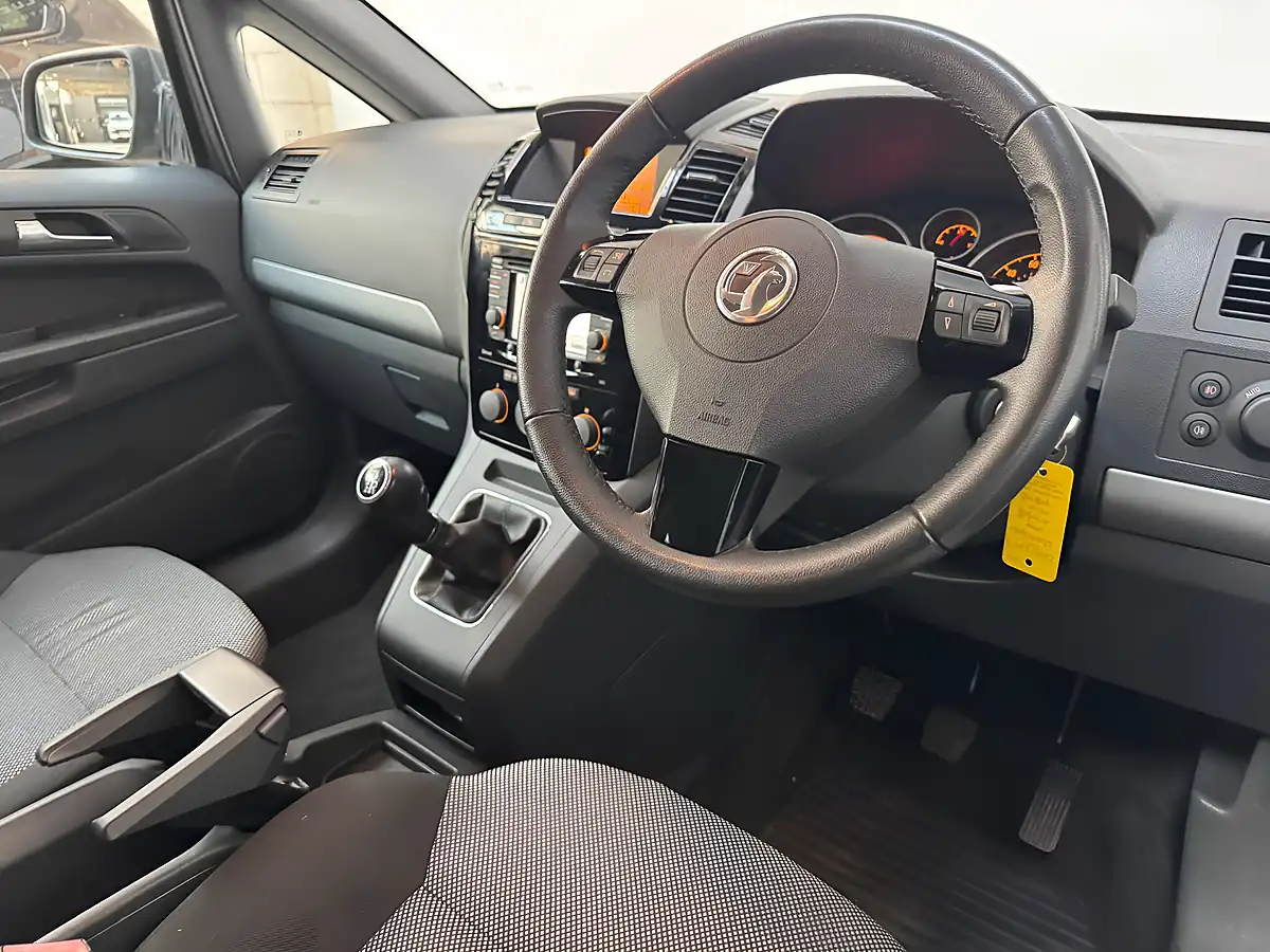 Used 2013 Vauxhall Zafira Design Asteroid Grey - Interior and Exterior details 3