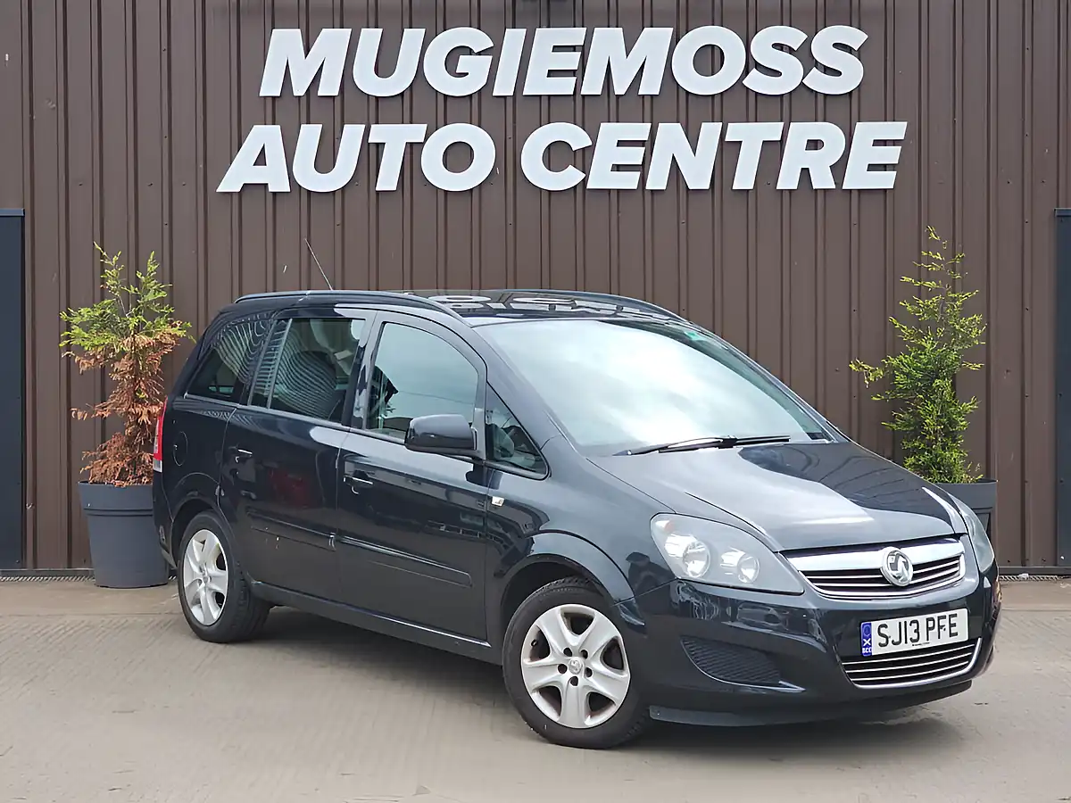 Used 2013 Vauxhall Zafira Exclusiv Black - Front View