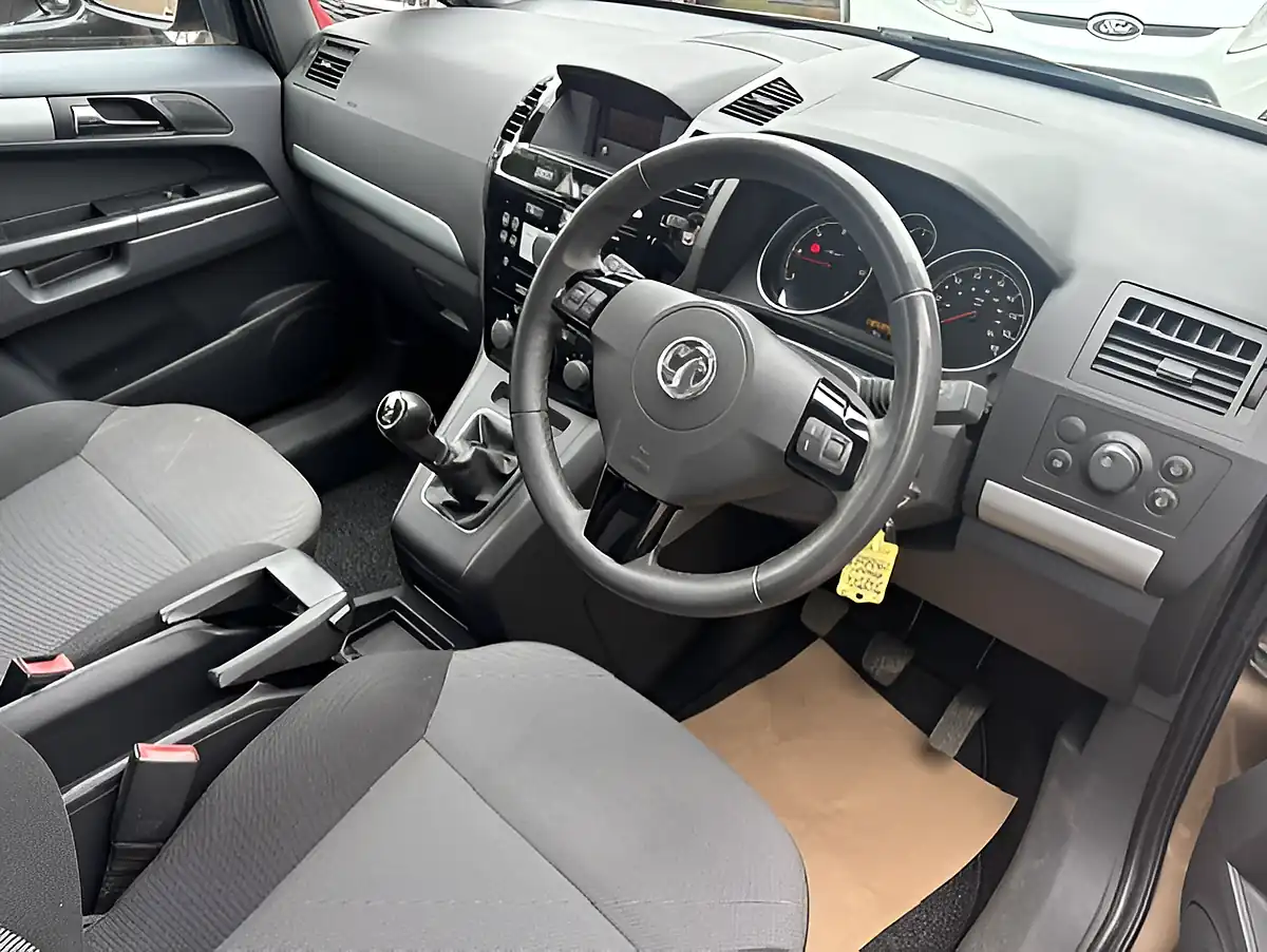 Used 2013 Vauxhall Zafira Exclusiv Bronze - Interior and Exterior details 10