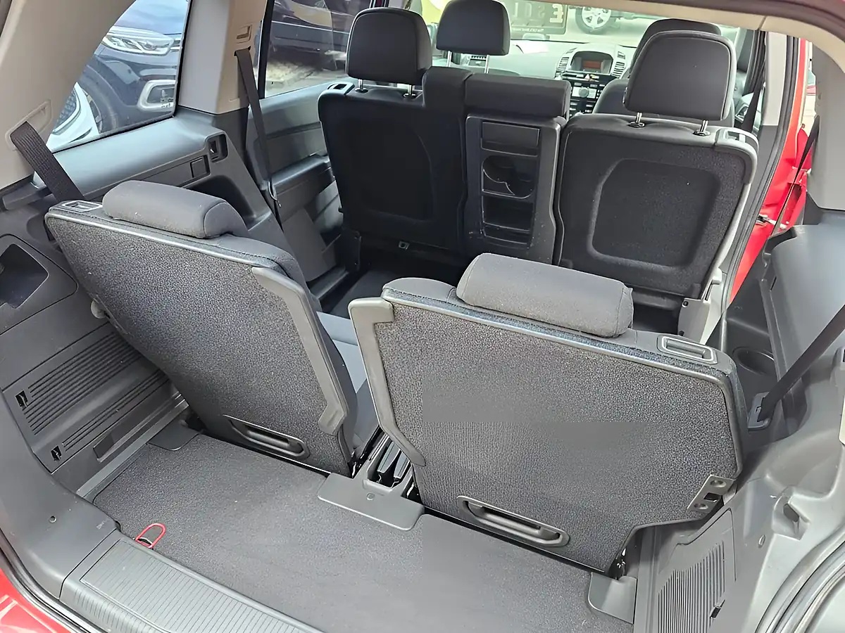 Used 2013 Vauxhall Zafira Exclusiv Red - Interior and Exterior details 10