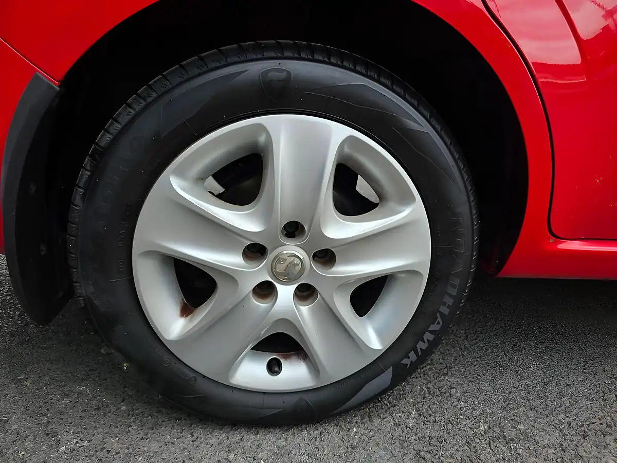 Used 2013 Vauxhall Zafira Exclusiv Red - Interior and Exterior details 12