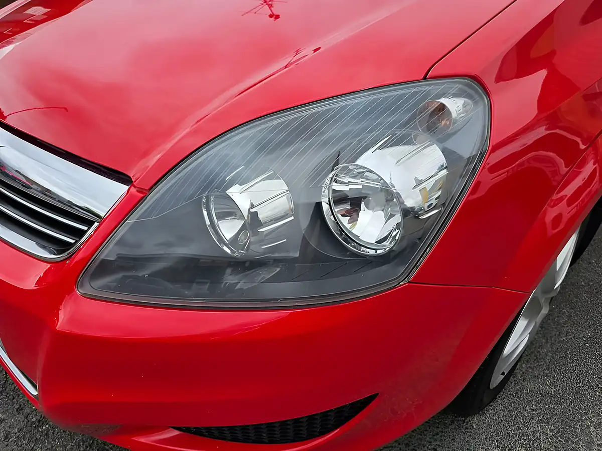 Used 2013 Vauxhall Zafira Exclusiv Red - Interior and Exterior details 14