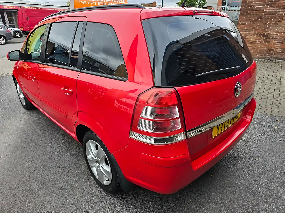 Used 2013 Vauxhall Zafira Exclusiv Red - Interior and Exterior details 3