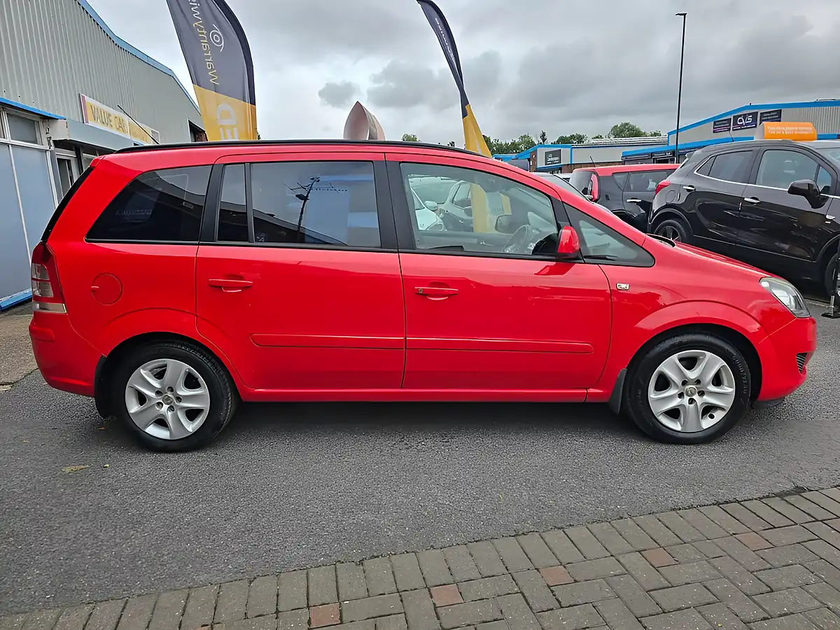 Used 2013 Vauxhall Zafira Exclusiv Red - Interior and Exterior details 5