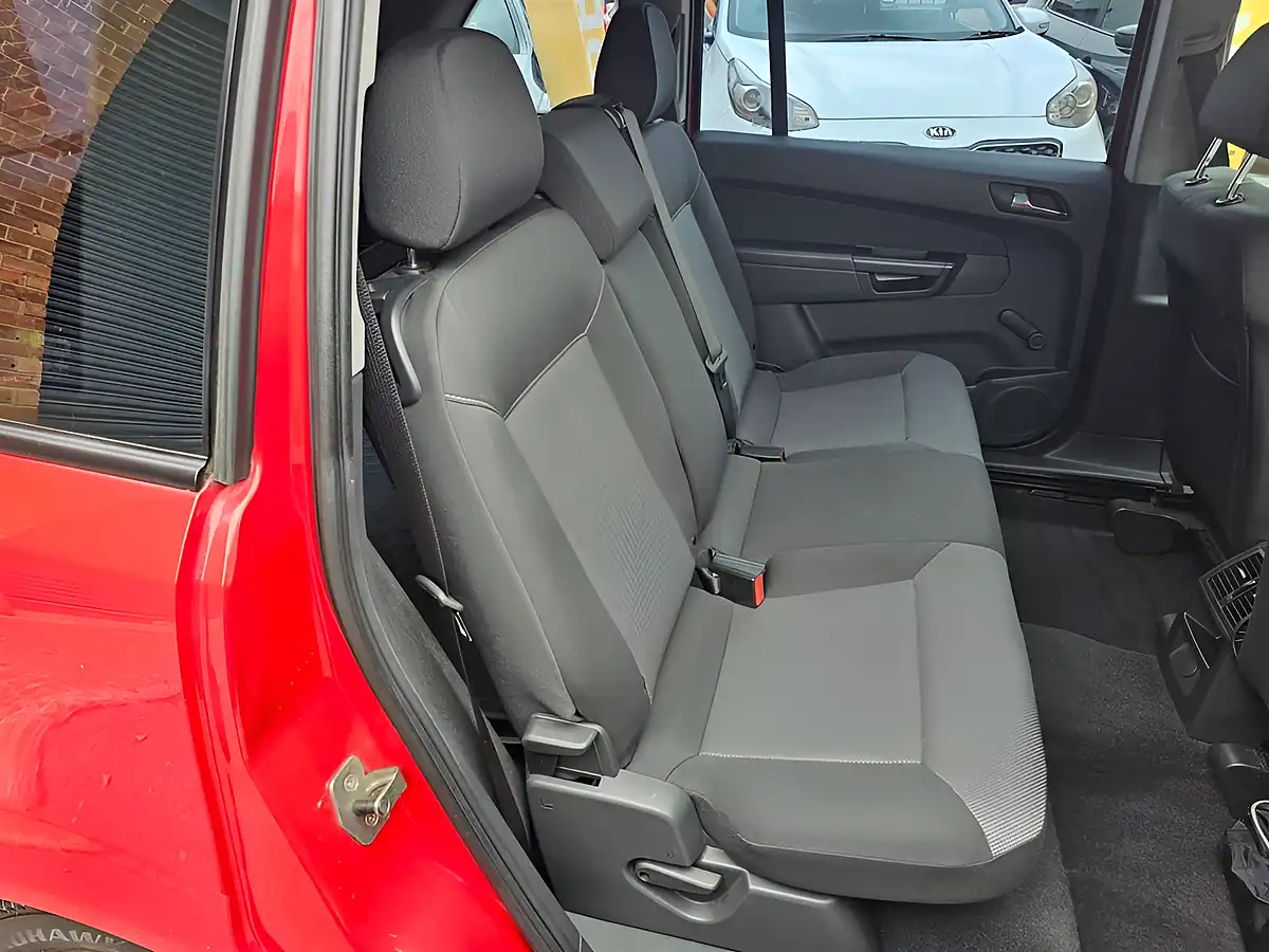 Used 2013 Vauxhall Zafira Exclusiv Red - Interior and Exterior details 6