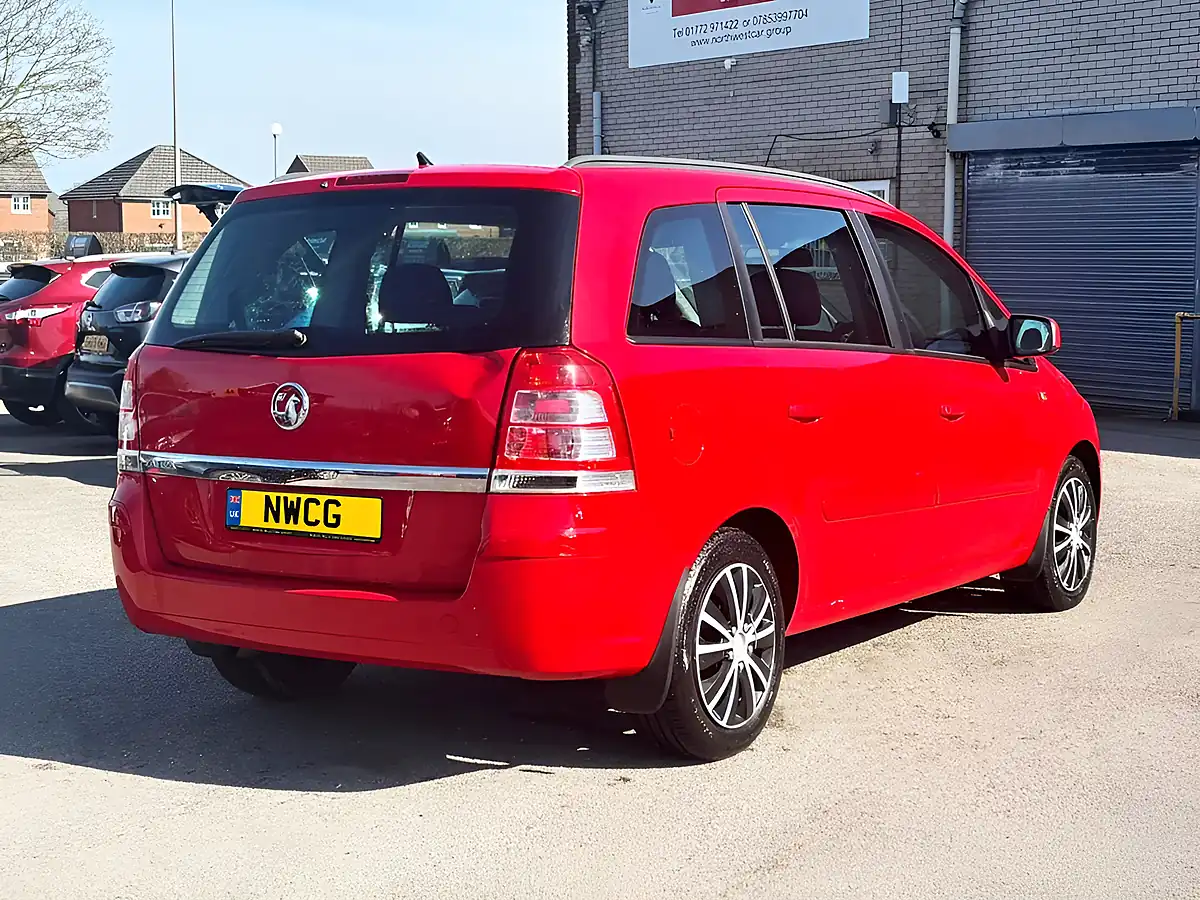 Used 2013 Vauxhall Zafira Exclusiv Red - Interior and Exterior details 10