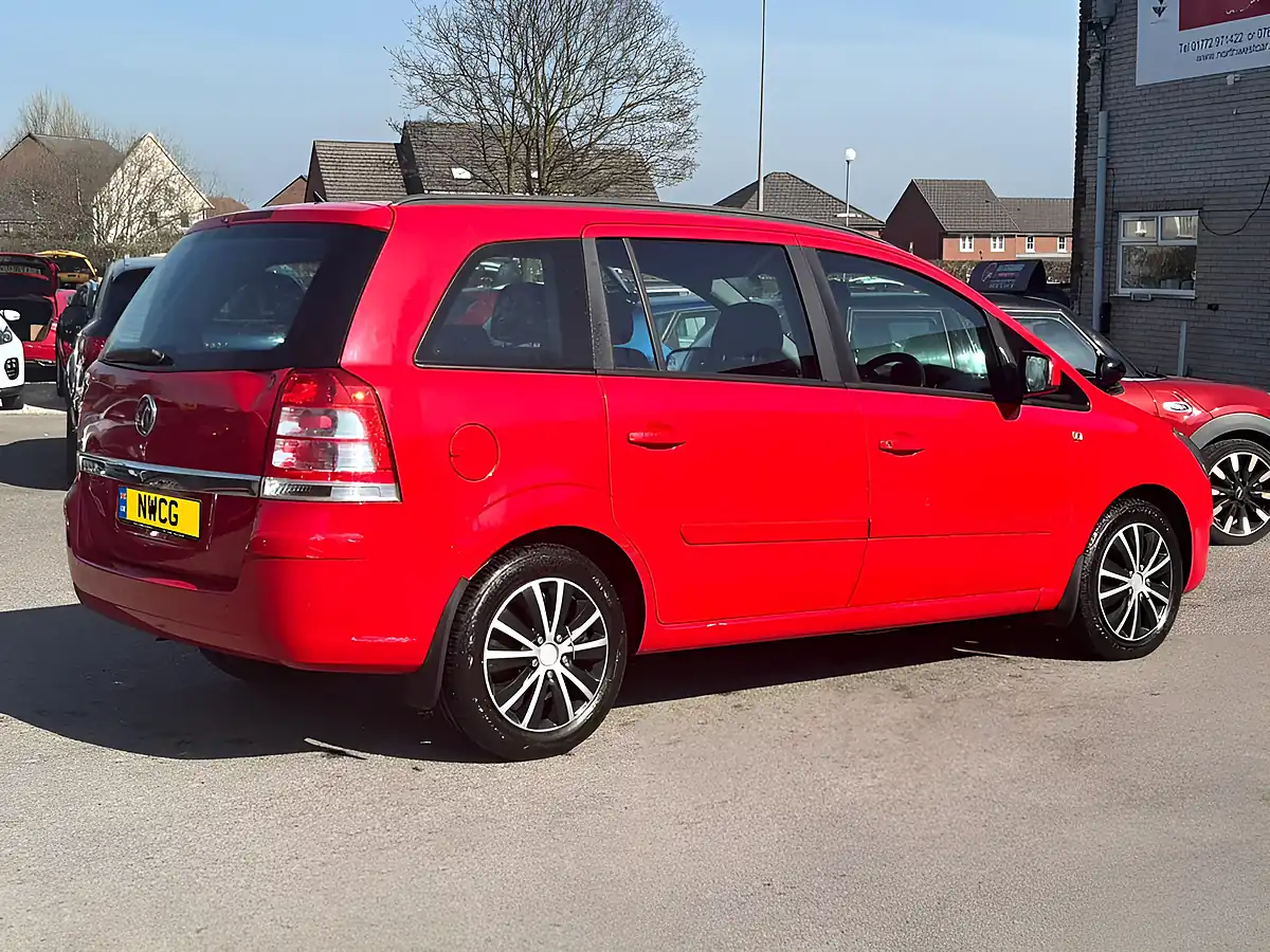 Used 2013 Vauxhall Zafira Exclusiv Red - Interior and Exterior details 11