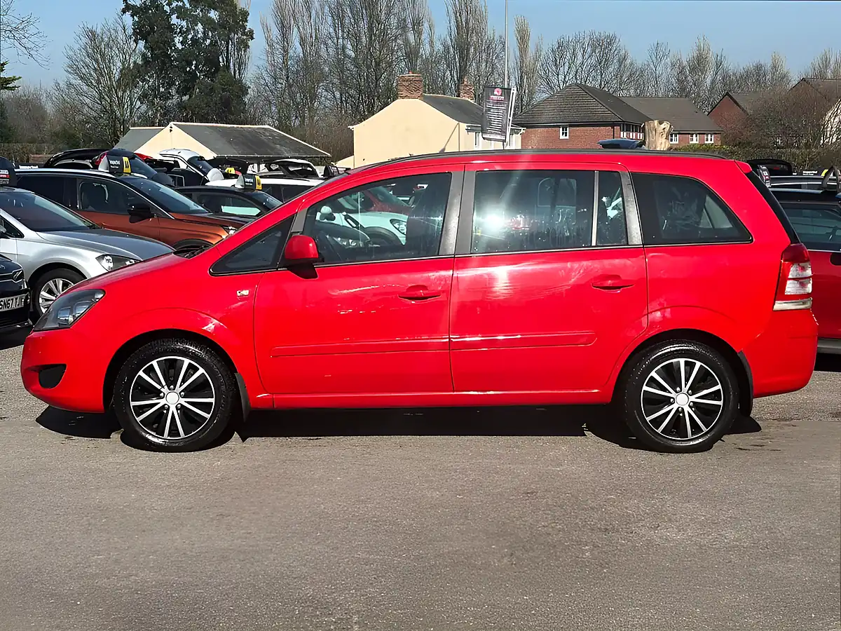 Used 2013 Vauxhall Zafira Exclusiv Red - Interior and Exterior details 12