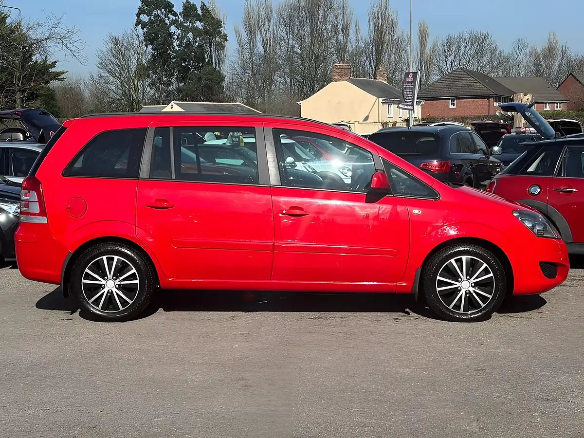 Used 2013 Vauxhall Zafira Exclusiv Red - Interior and Exterior details 13
