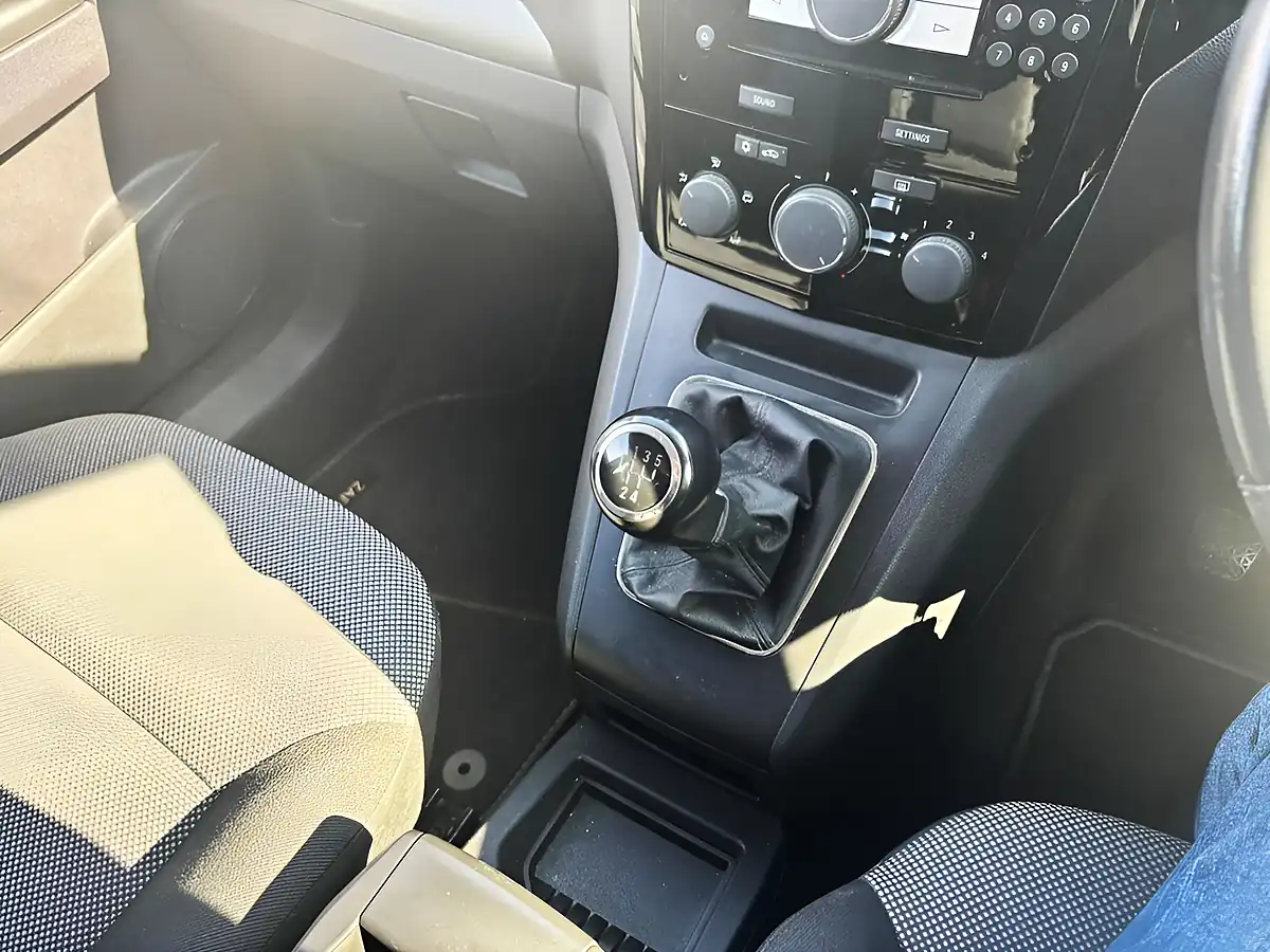 Used 2013 Vauxhall Zafira Exclusiv Red - Interior and Exterior details 15