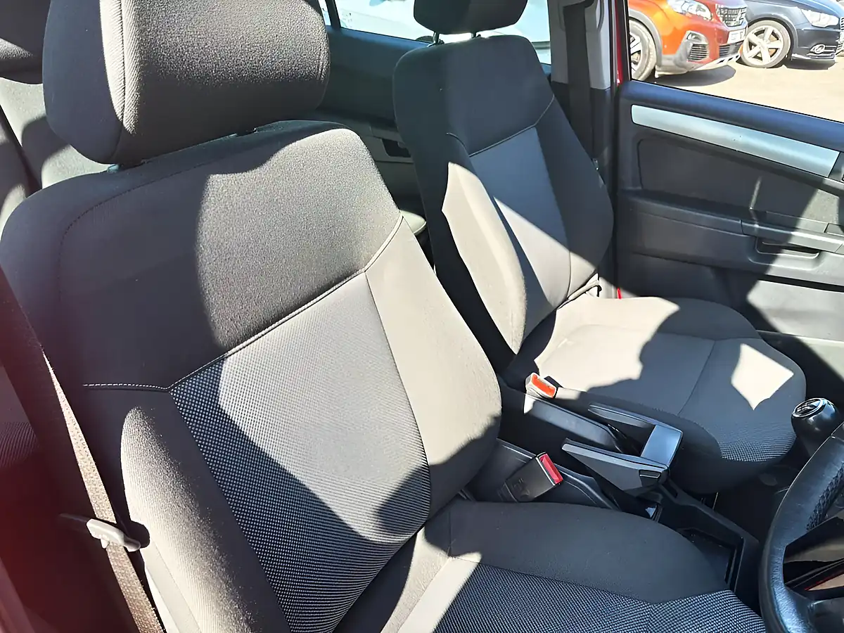 Used 2013 Vauxhall Zafira Exclusiv Red - Interior and Exterior details 16