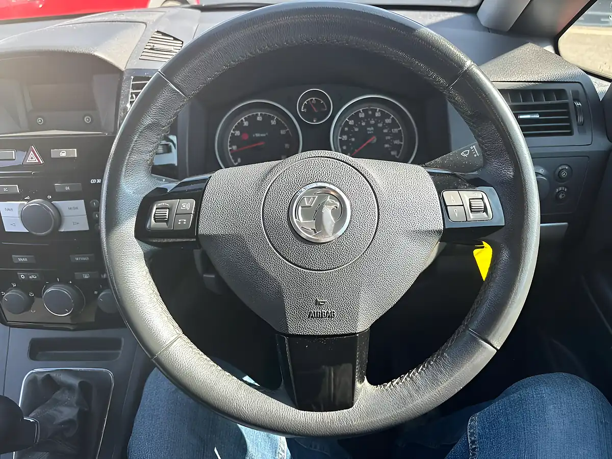 Used 2013 Vauxhall Zafira Exclusiv Red - Interior and Exterior details 19