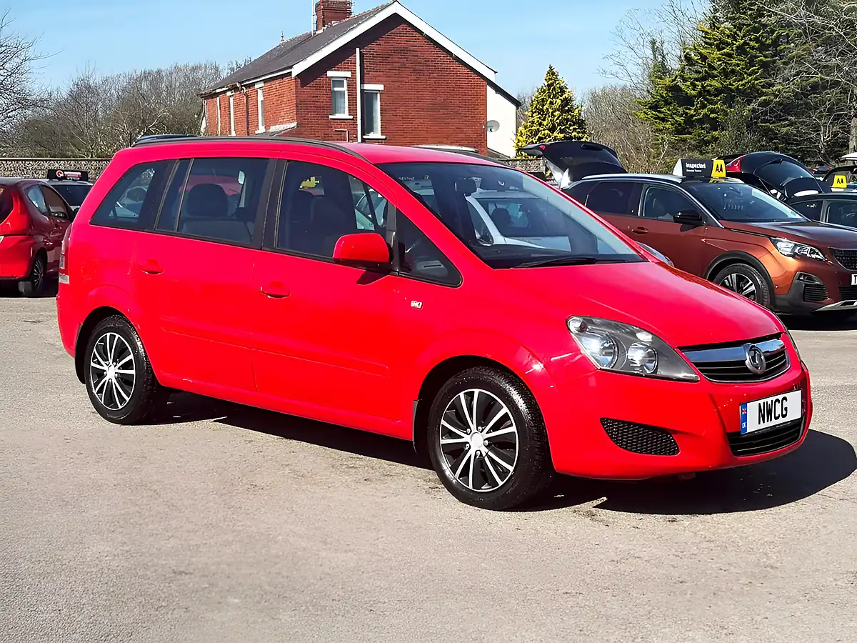 Used 2013 Vauxhall Zafira Exclusiv Red - Interior and Exterior details 2