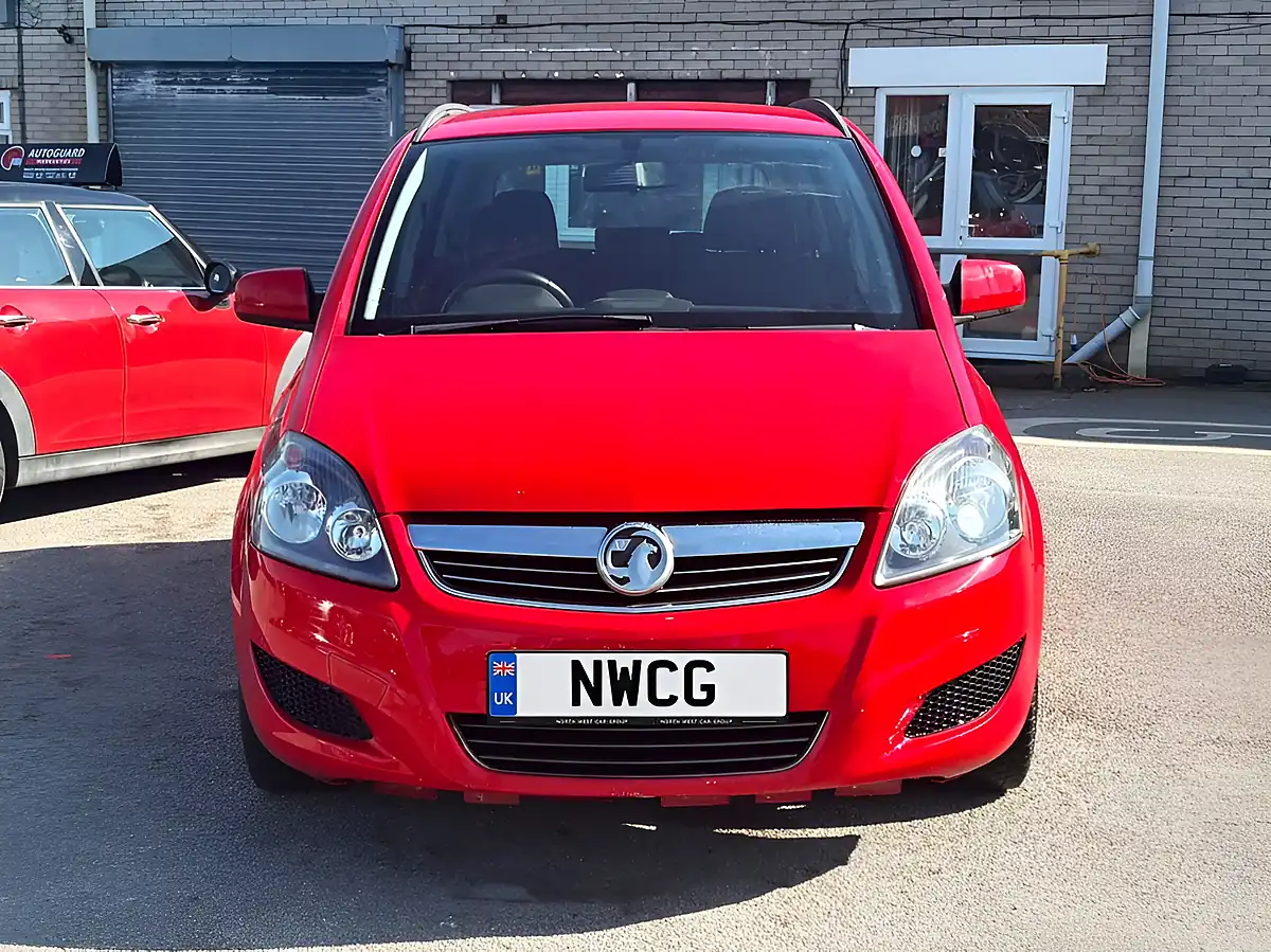 Used 2013 Vauxhall Zafira Exclusiv Red - Interior and Exterior details 3
