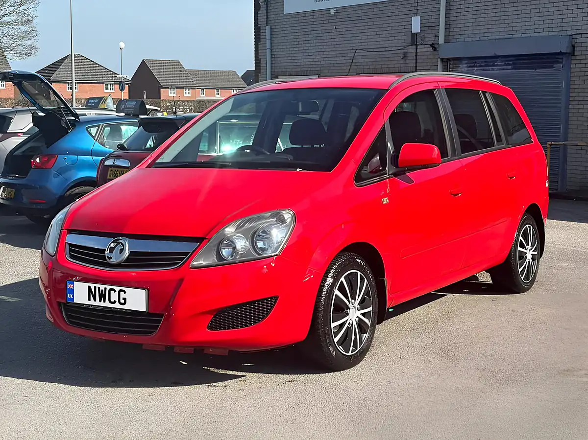 Used 2013 Vauxhall Zafira Exclusiv Red - Interior and Exterior details 4