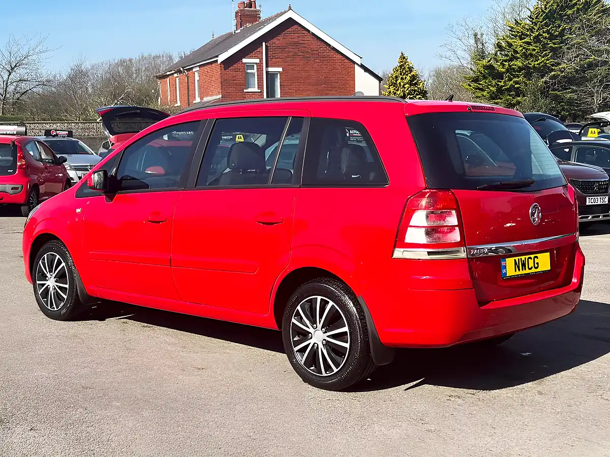 Used 2013 Vauxhall Zafira Exclusiv Red - Interior and Exterior details 6