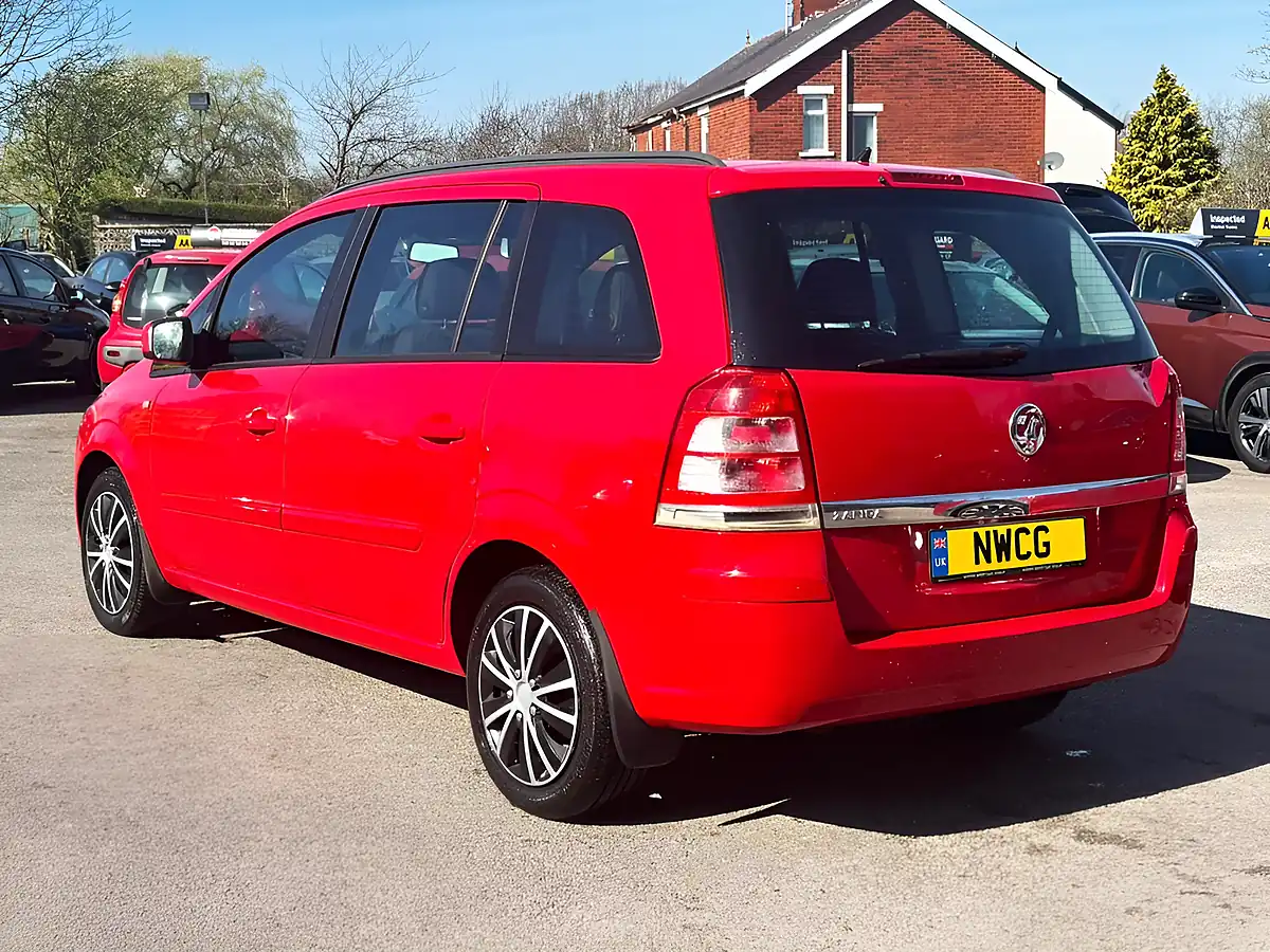 Used 2013 Vauxhall Zafira Exclusiv Red - Interior and Exterior details 7