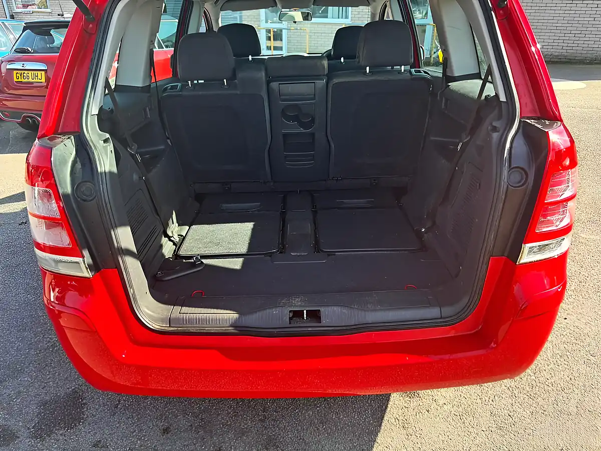 Used 2013 Vauxhall Zafira Exclusiv Red - Interior and Exterior details 9