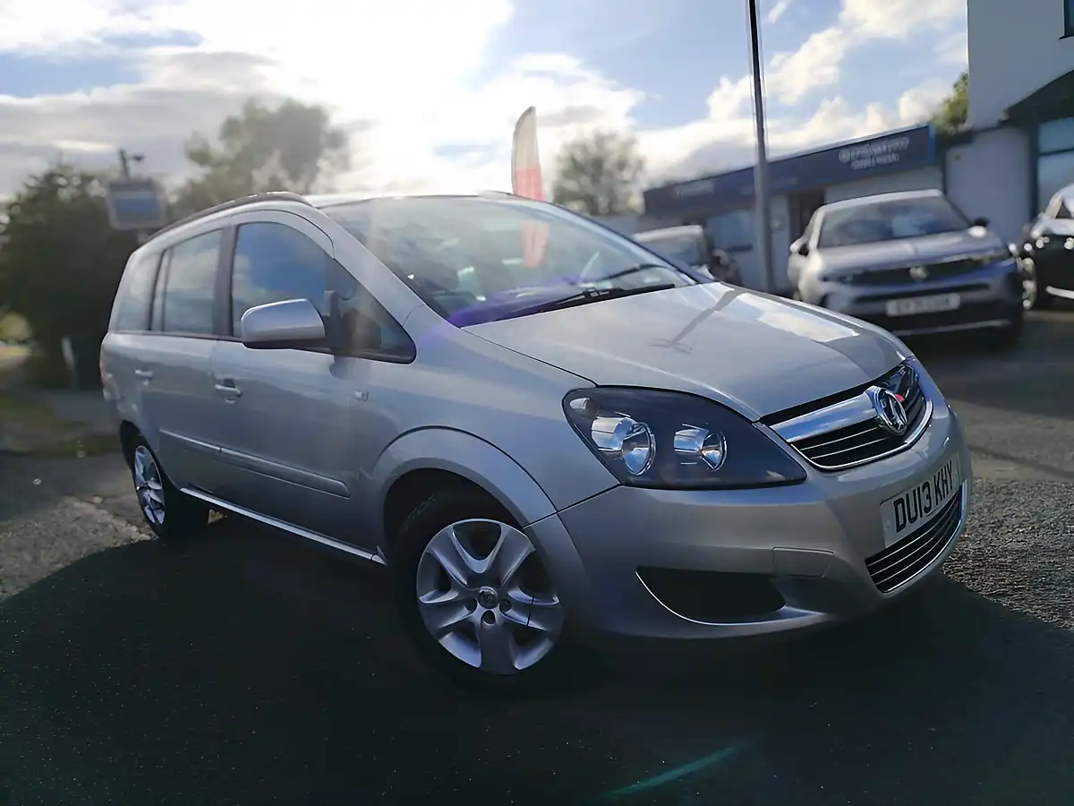 Used 2013 Vauxhall Zafira Exclusiv Silver - Front View