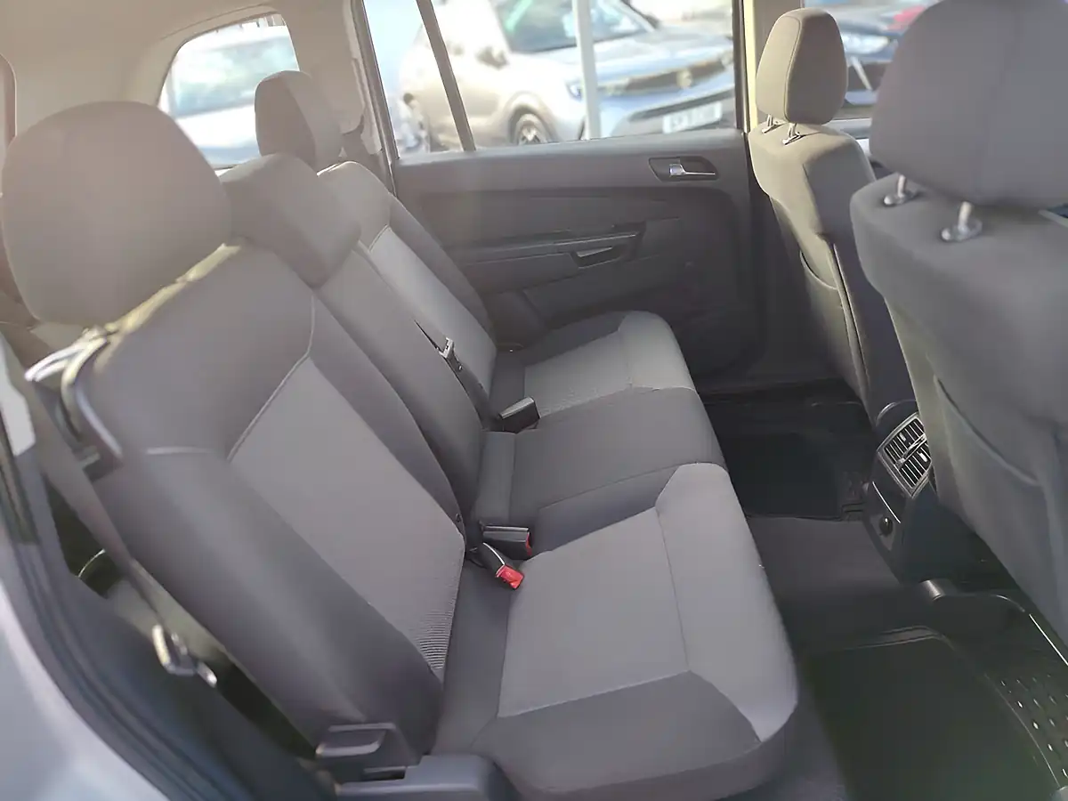 Used 2013 Vauxhall Zafira Exclusiv Silver - Interior and Exterior details 12