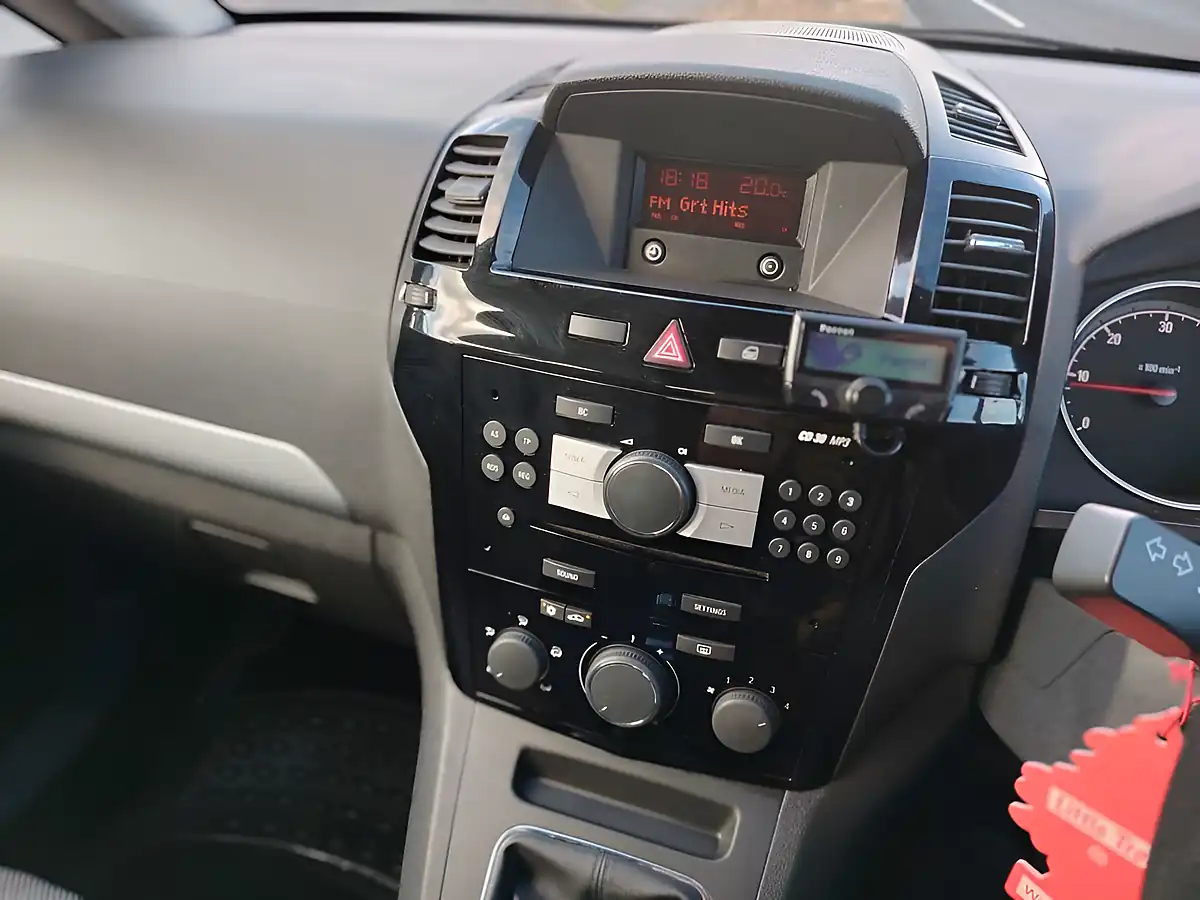 Used 2013 Vauxhall Zafira Exclusiv Silver - Interior and Exterior details 15