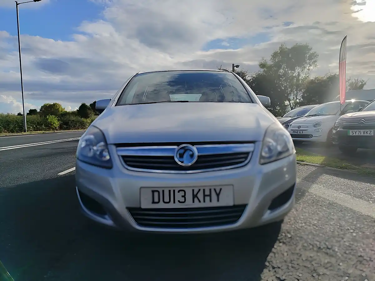Used 2013 Vauxhall Zafira Exclusiv Silver - Interior and Exterior details 2