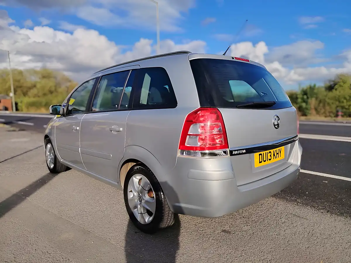 Used 2013 Vauxhall Zafira Exclusiv Silver - Interior and Exterior details 4