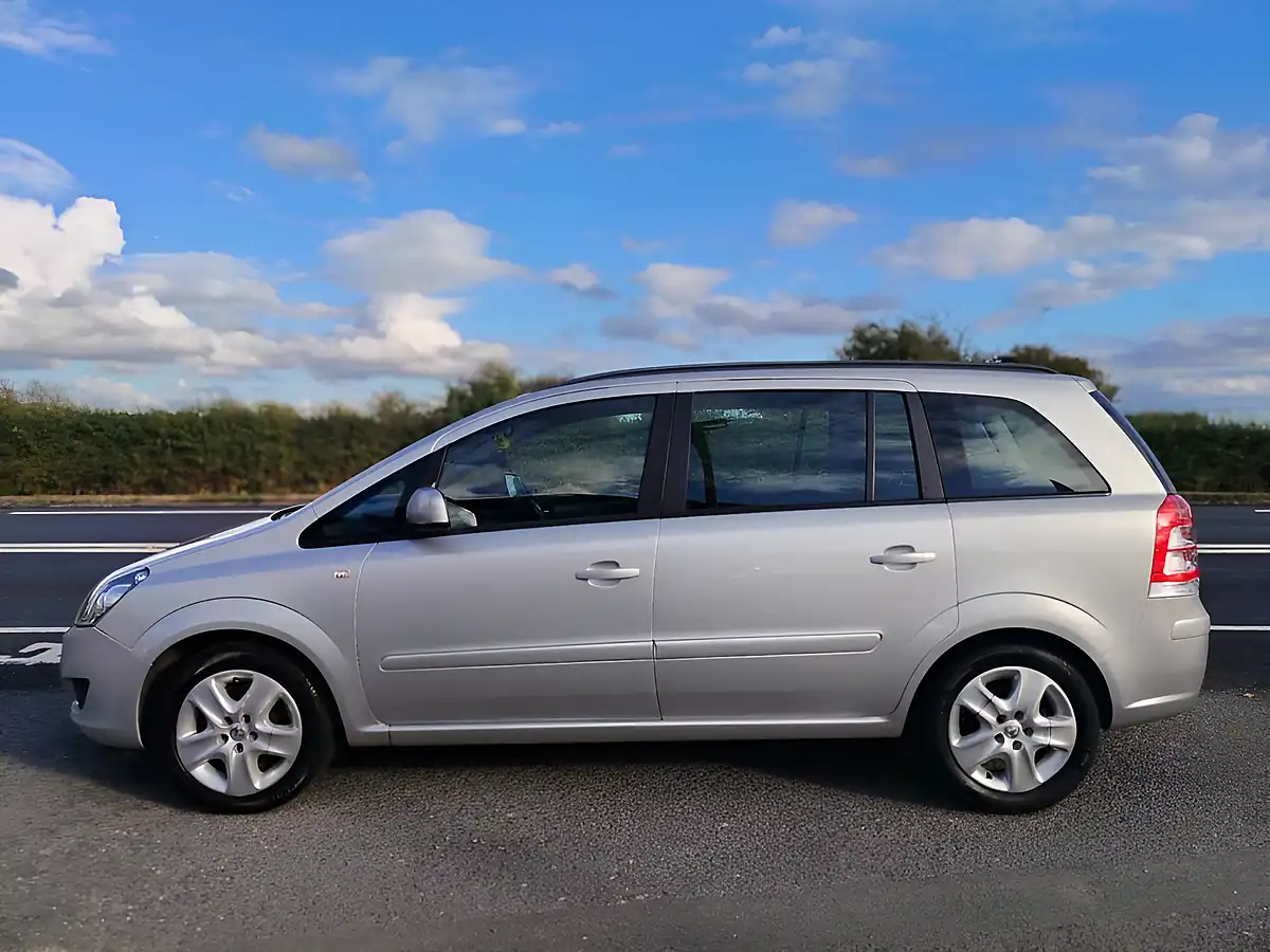 Used 2013 Vauxhall Zafira Exclusiv Silver - Interior and Exterior details 8